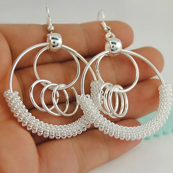 🍀JUST IN🍀Silver Twisted Ring Boho Style Earrings - Picture 1 of 3